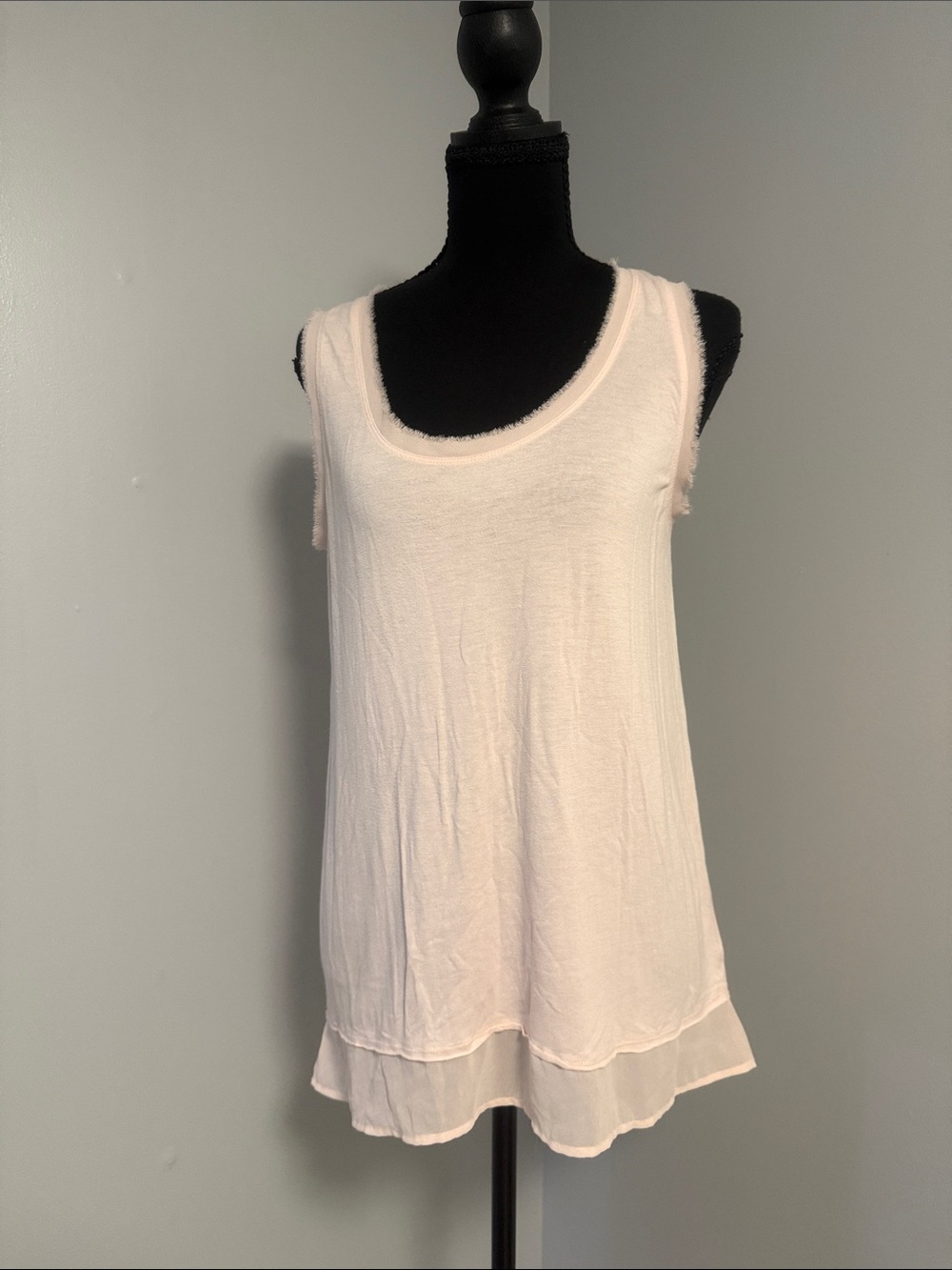 Women's Lightweight Scoop Neck Tank Top in Light Pink